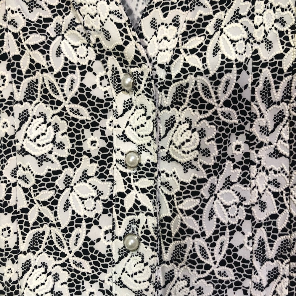 ROZ & ALI black/white stretch shirt button down with pearls, 3/4 sleeve, Sz M - Picture 4 of 5